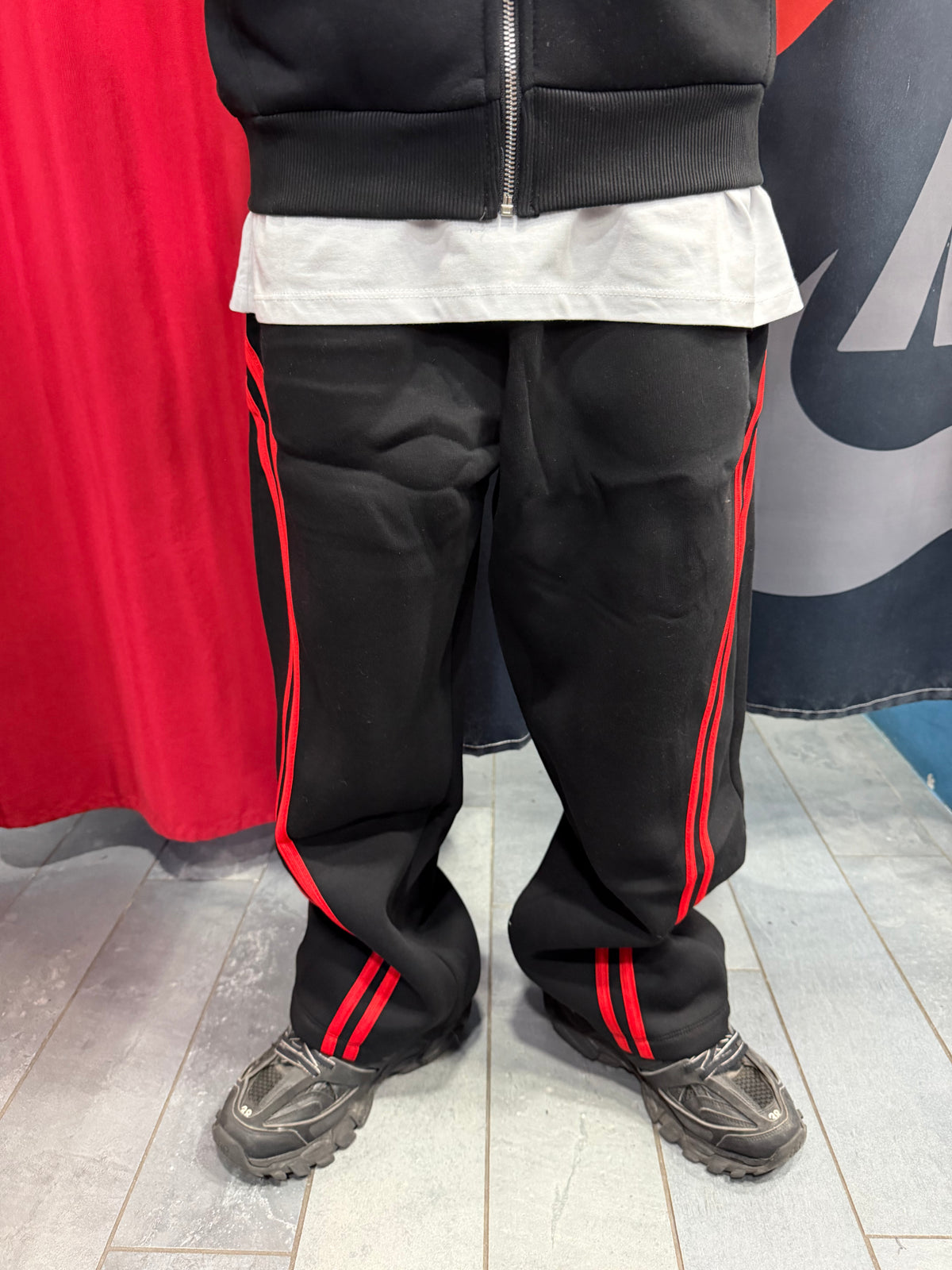 TUTA BLACK & RED
