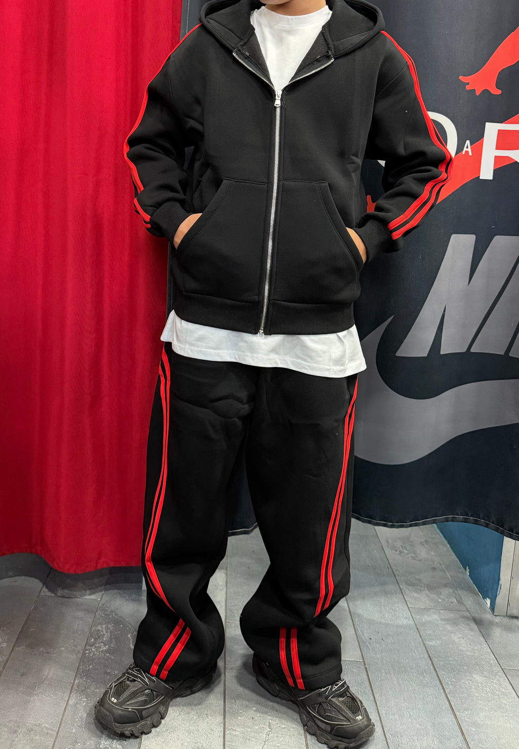 TUTA BLACK & RED