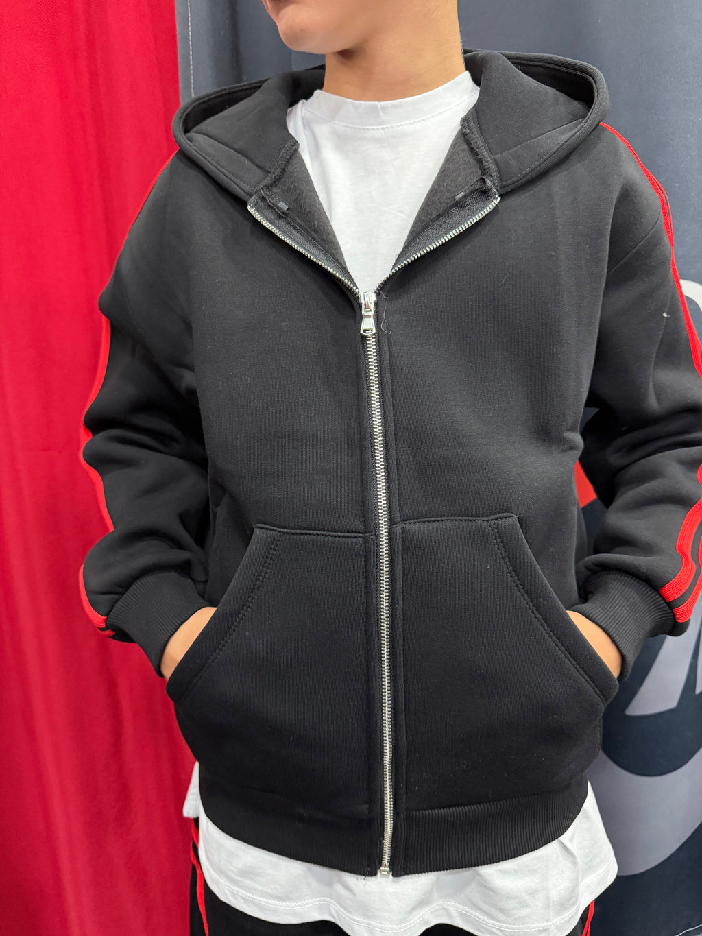 TUTA BLACK & RED